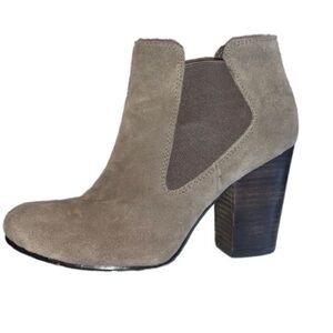 Bjorndal Suede Leather Heeled Chelsea Boots Tan Woman’s Size 9